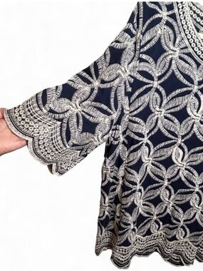 Solitaire embroidered boho-style tunic blouse in ivory/navy, flutter sleeves. 1X